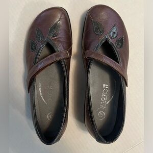 Naot Brown Leather Flats with Leaf Design